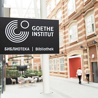 Bibliothek Moskau Eingang