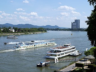 莱茵河滨大道