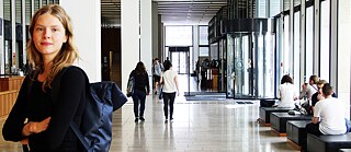 Pforte zum Wissen: das Foyer des Jacob-und-Wilhelm-Grimm-Zentrums
